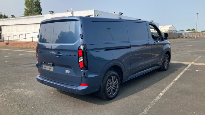 Ford Transit Custom 320 L2 Diesel Fwd 2.0 EcoBlue 150ps H1 Van Limited - Image 10